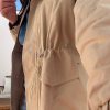Cortavientos beige con gorro - Imagen 3