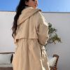 Cortavientos beige con gorro - Imagen 2