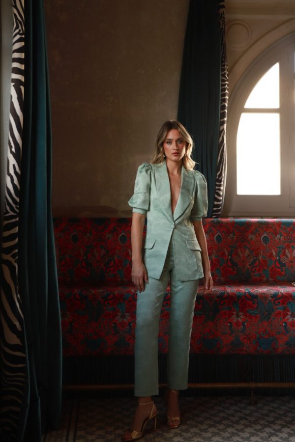 Traje MARA