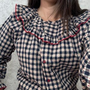Camisa con cuello volante