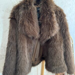 Chaqueta pelos marrón
