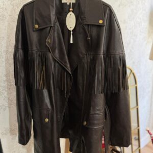 Chaqueta polipiel con flecos