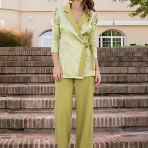 Traje de chaqueta plisada